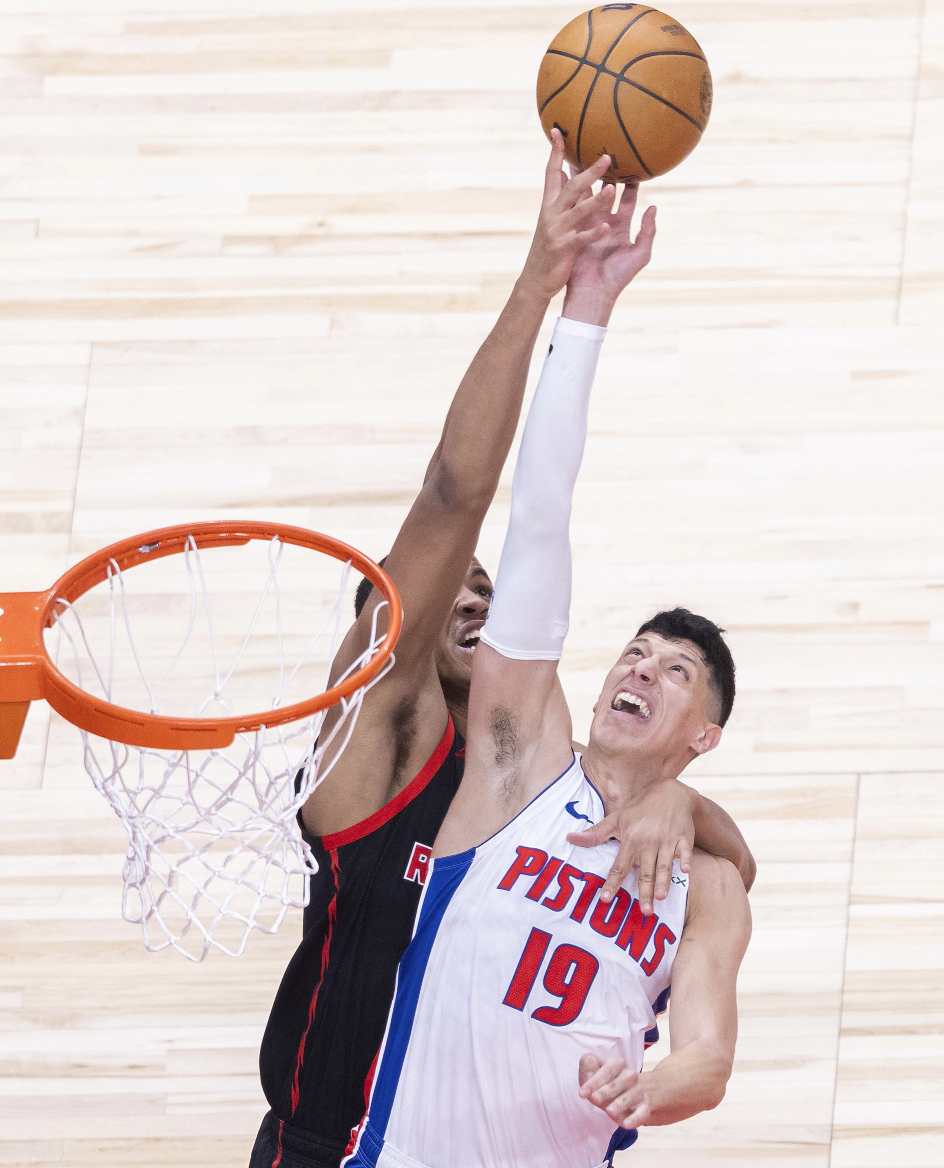 开云APP-今晨体能课后，多伦多猛龙遗憾出局备战德国杯，气氛紧张，细节决定成败(新世界狂欢布儡是1还是0)